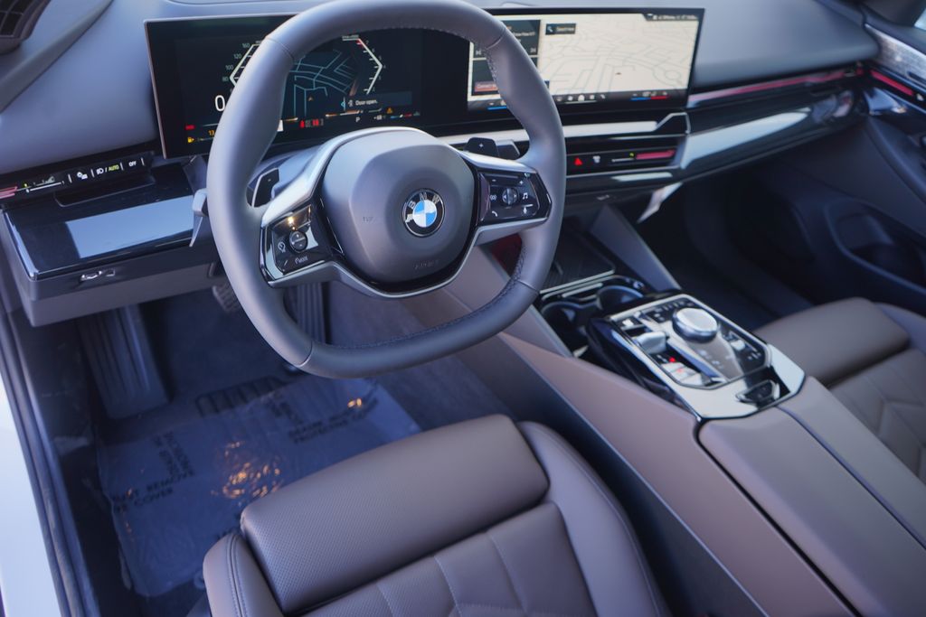 Thumbnail: 2025 BMW 5 Series - 13