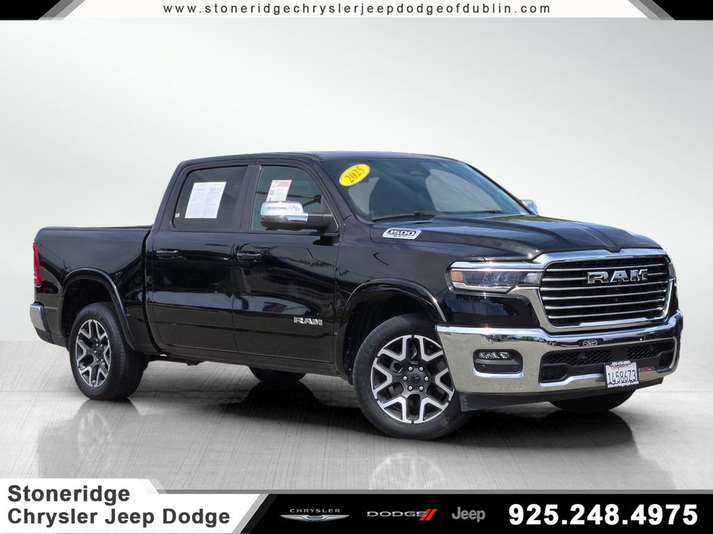 Diamond Black Crystal Pearlcoat 2025 RAM 1500 Laramie Crew Cab 4WD Pickup Truck Four-Wheel Drive 8-Speed Automatic