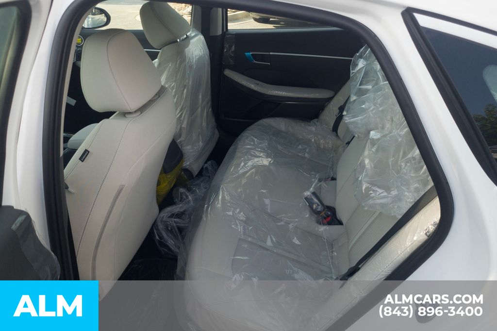 Used 2025 White Hyundai SE image 16