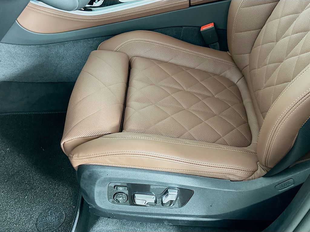 2025 BMW X5 xDrive50e 21