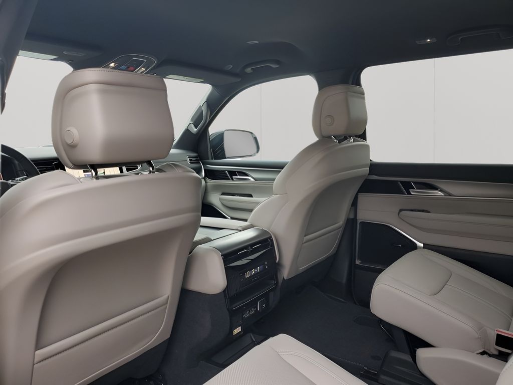 New 2026 White Jeep  image 18