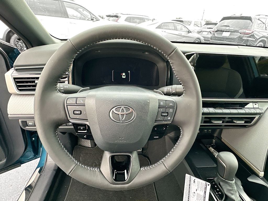 2025 Toyota Camry SE 10