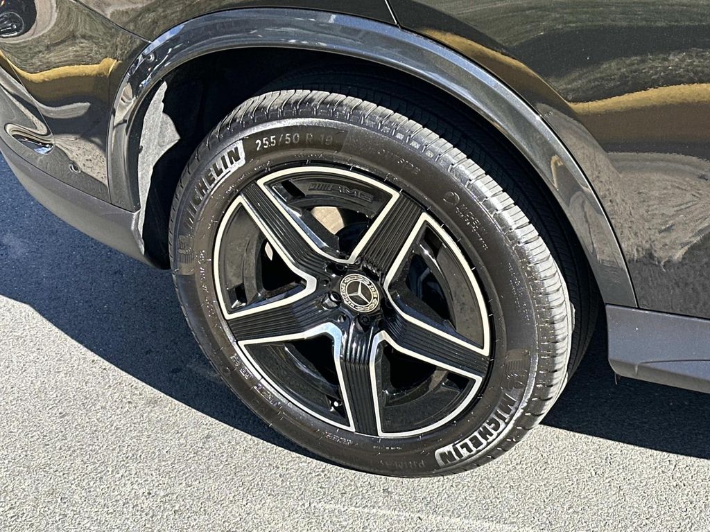 Thumbnail: 2025 Mercedes-Benz GLC - 17