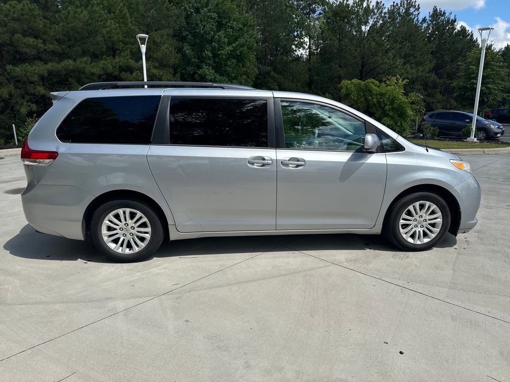 Used 2013 Silver Toyota XLE image 8