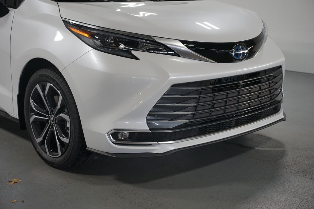 Thumbnail: 2025 Toyota Sienna - 4