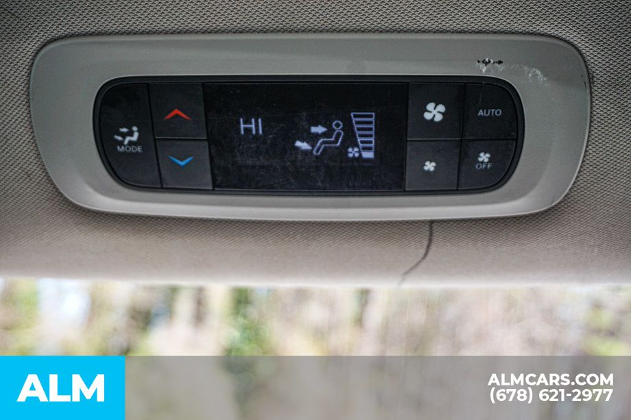 Used 2024 Silver Chrysler Touring L image 37