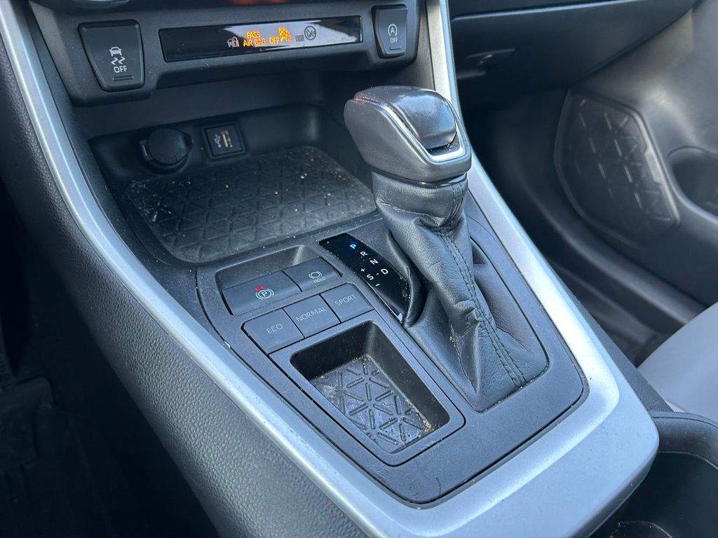 2023 Toyota RAV4 XLE Premium 27