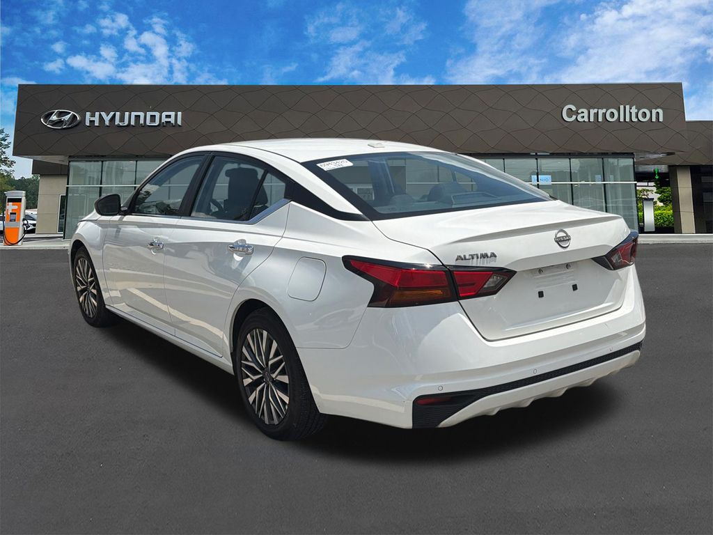 Used 2025 White Nissan 2.5 SV image 7