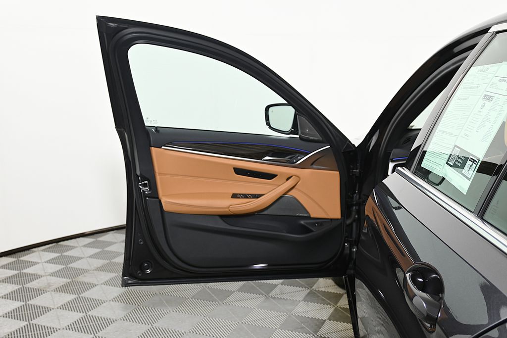 Thumbnail: 2023 BMW 5 Series - 29