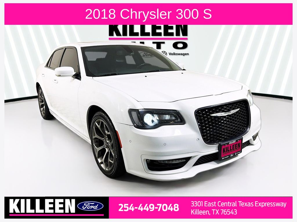 Bright White Clearcoat 2018 Chrysler 300 Sedan Rear-Wheel Drive 8-Speed Automatic