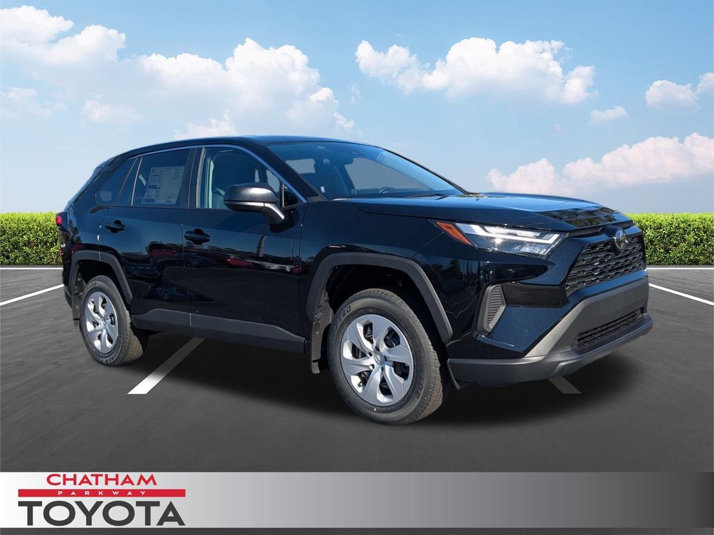 2025 Toyota RAV4 LE's photo