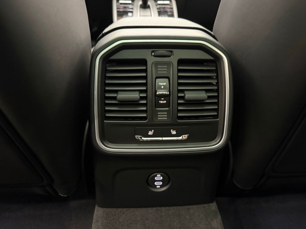 Thumbnail: 2026 Porsche Macan - 25