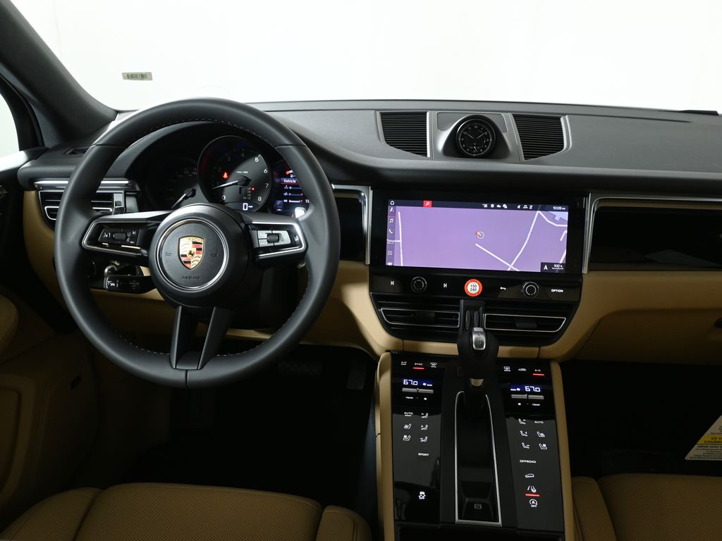 Thumbnail: 2026 Porsche Macan - 17