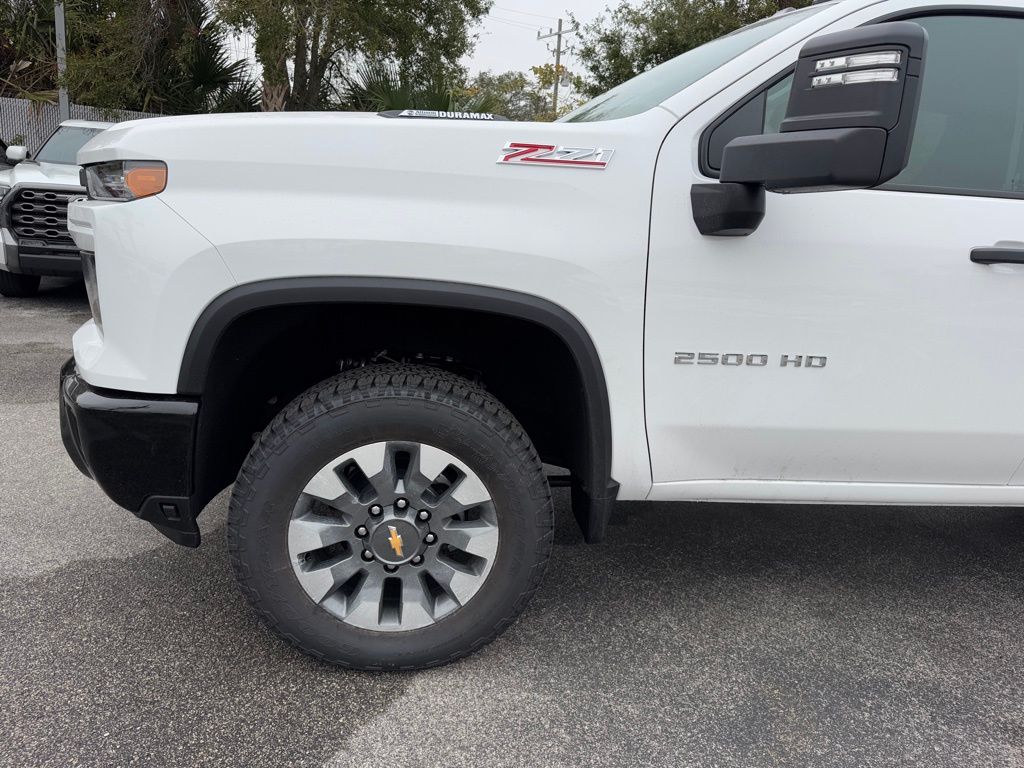 2025 Chevrolet Silverado 2500HD Custom 11