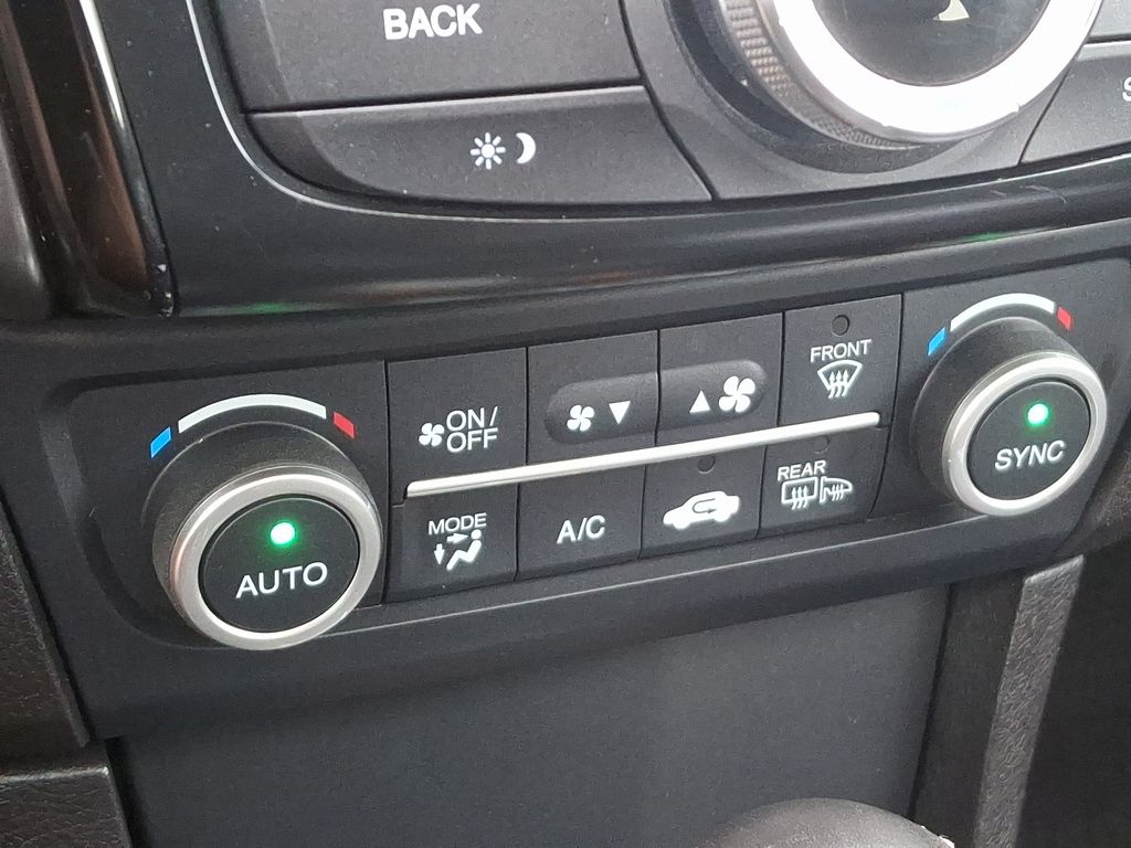 2016 Acura ILX Premium 16