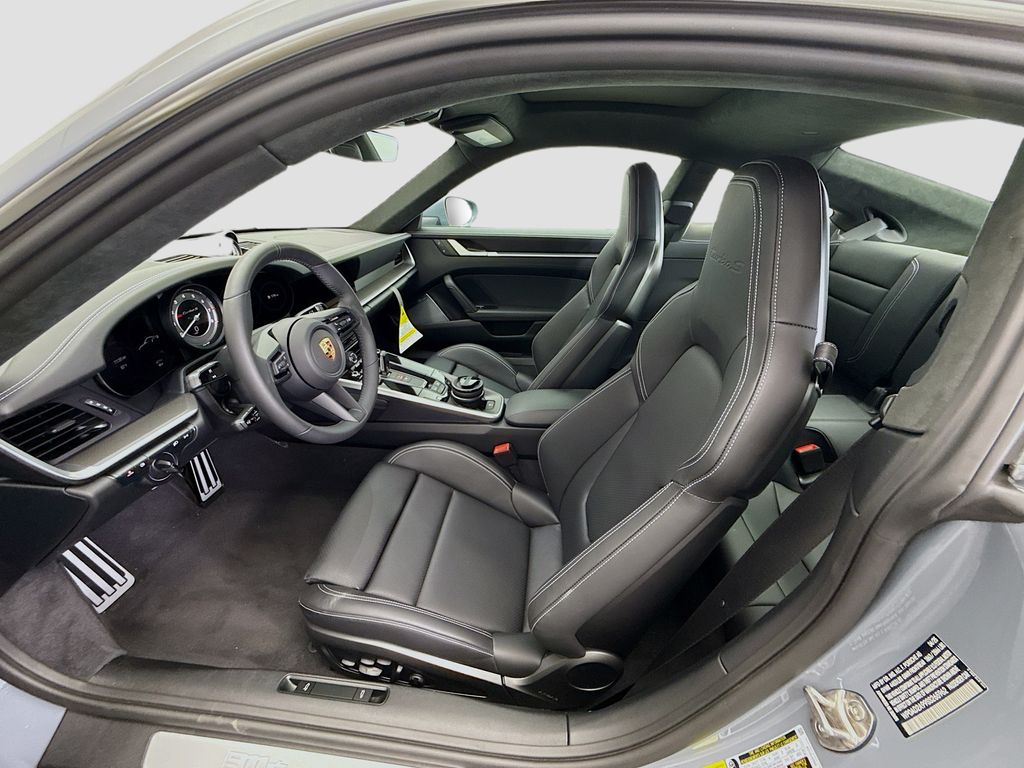 Thumbnail: 2025 Porsche 911 - 5