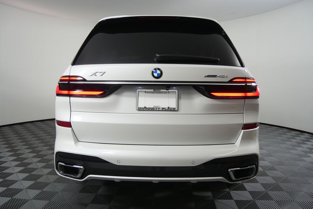 Thumbnail: 2026 BMW X7 - 4