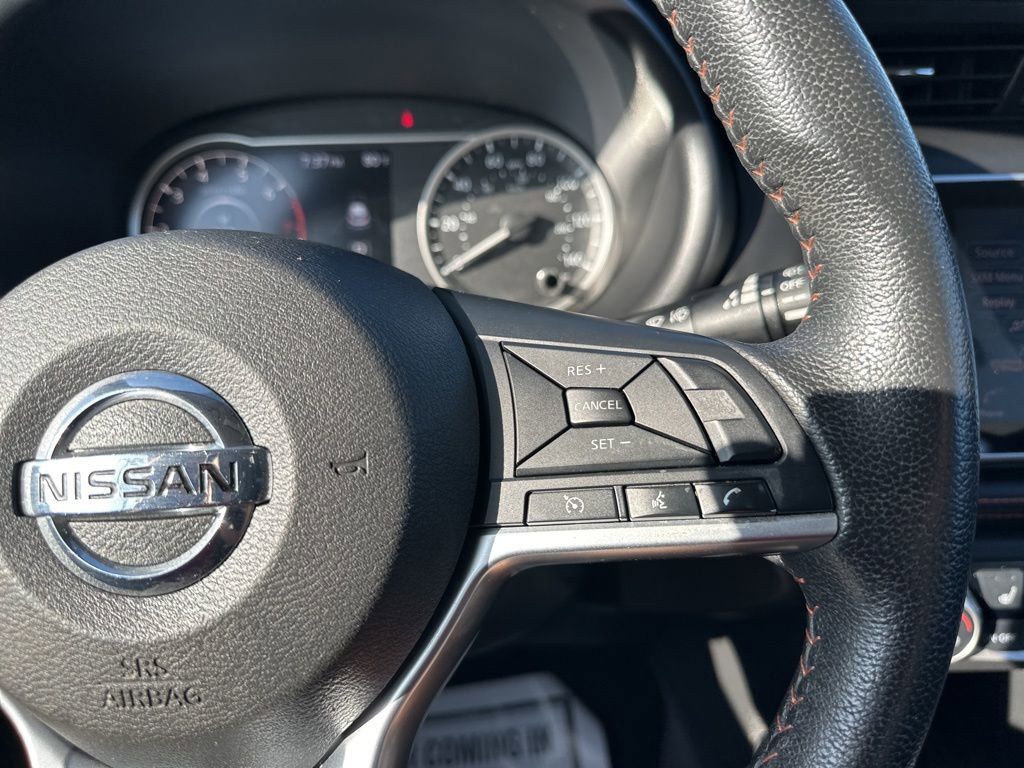 2020 Aspen White/Super Black Nissan Kicks SR FWD SUV