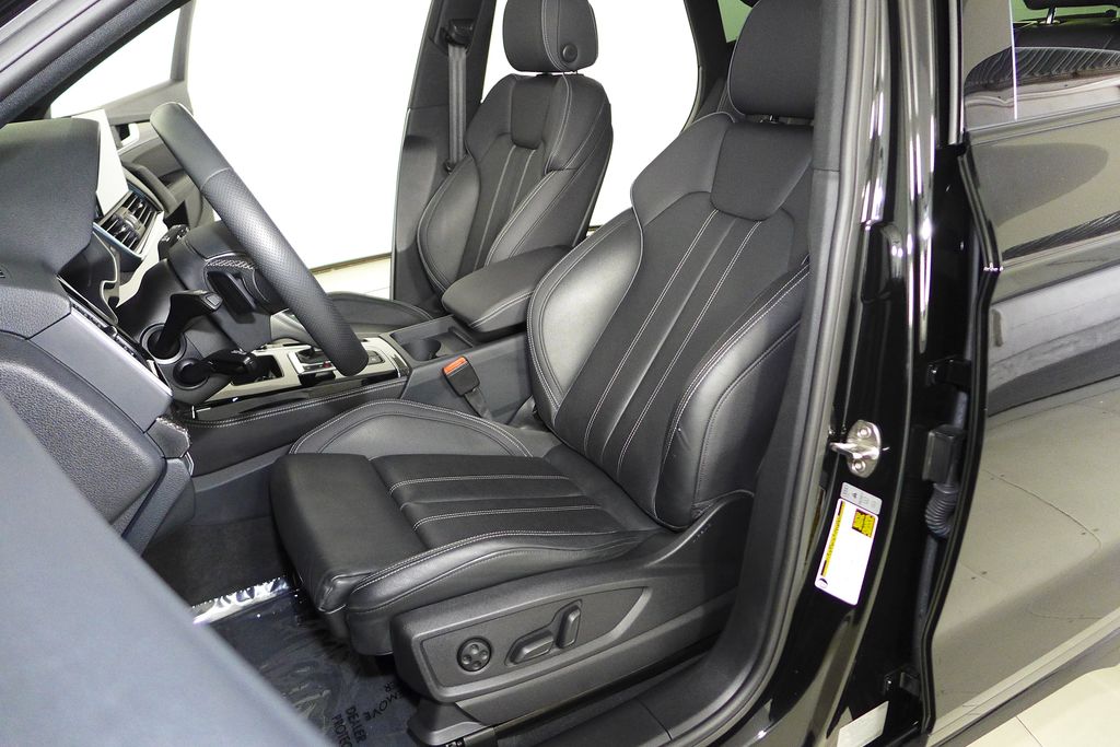 Thumbnail: 2023 Audi SQ5 - 22