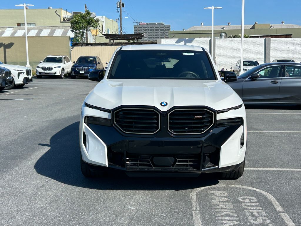 2025 BMW XM  8