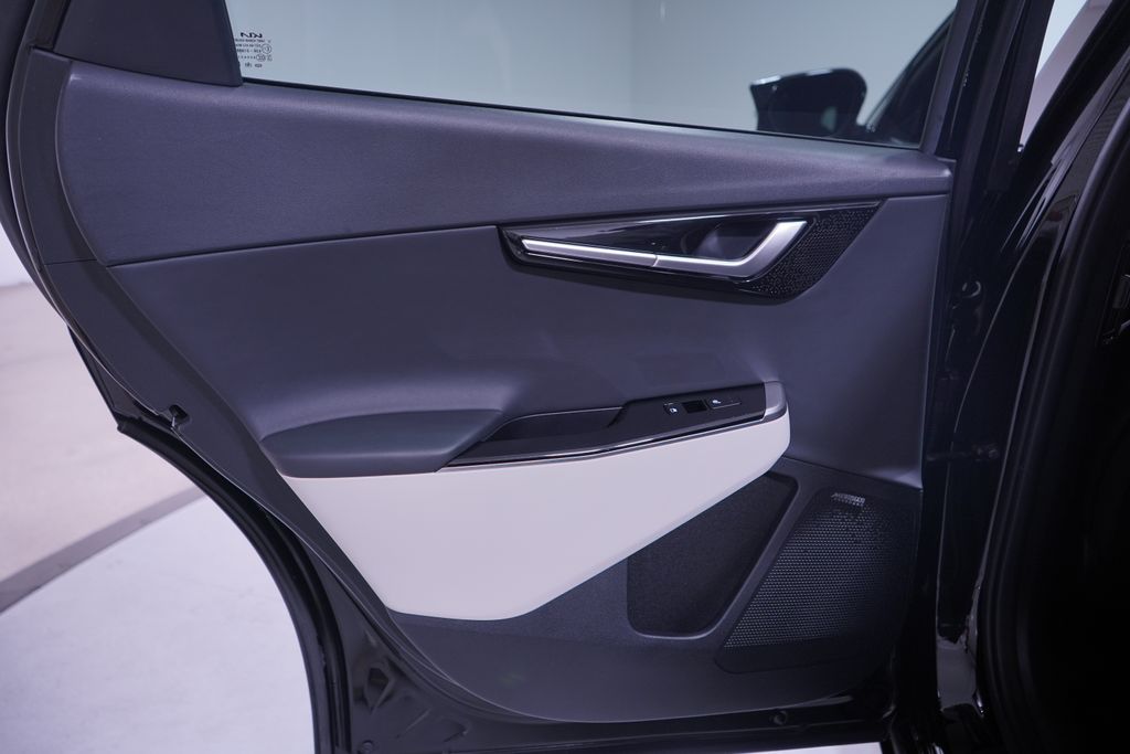 Thumbnail: 2022 Kia EV6 - 15