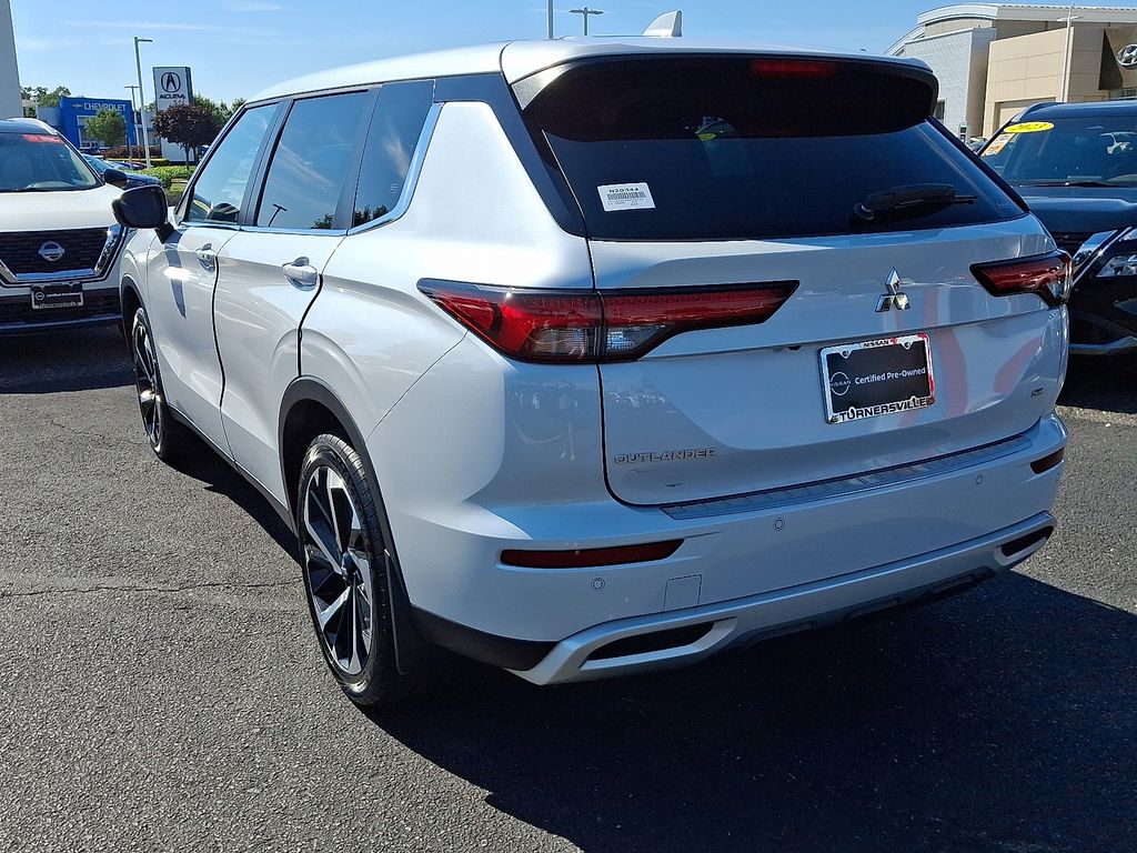 Thumbnail: 2023 Mitsubishi Outlander - 4
