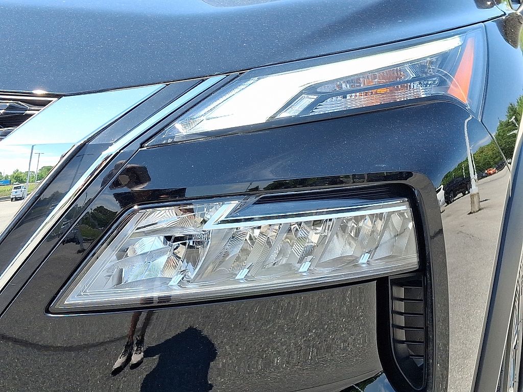 2023 Nissan Rogue — photo 10