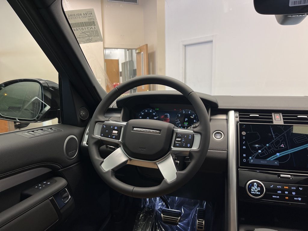 Thumbnail: 2026 Land Rover Discovery - 26