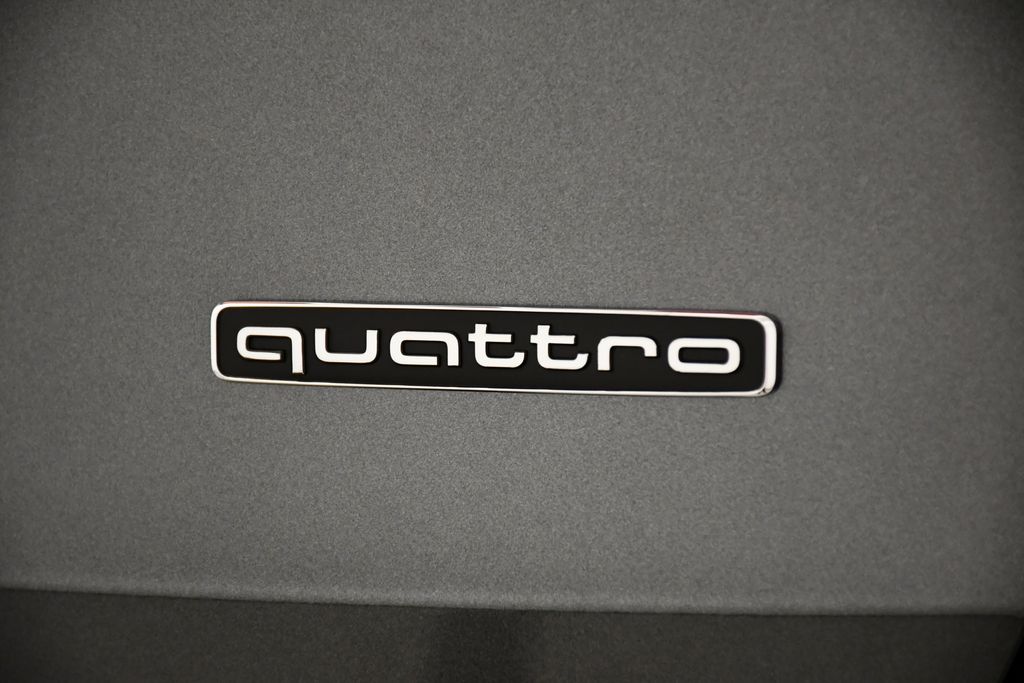 Thumbnail: 2025 Audi Q3 - 10