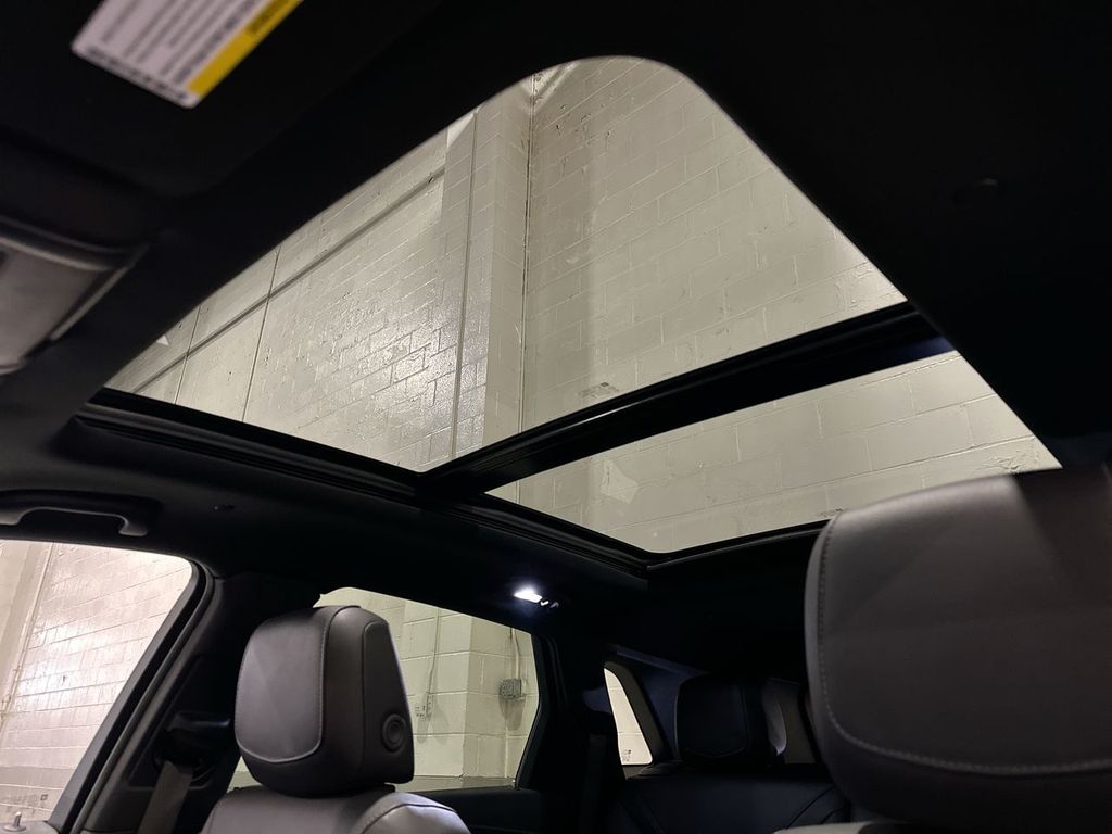 Thumbnail: 2025 Cadillac XT5 - 11