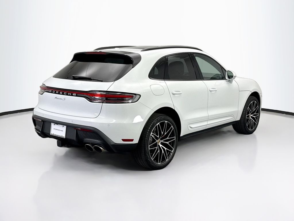 Thumbnail: 2026 Porsche Macan - 7