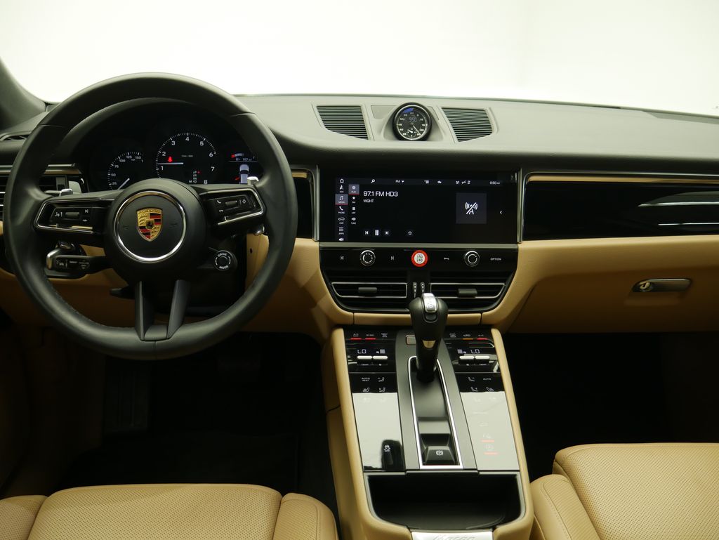 Thumbnail: 2023 Porsche Macan - 29