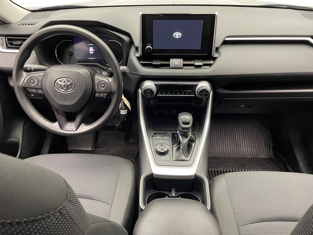 2023 Toyota RAV4 LE 18