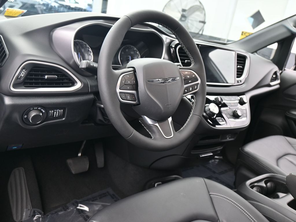 Used 2026 Bright White Clearcoat Chrysler LX image 13