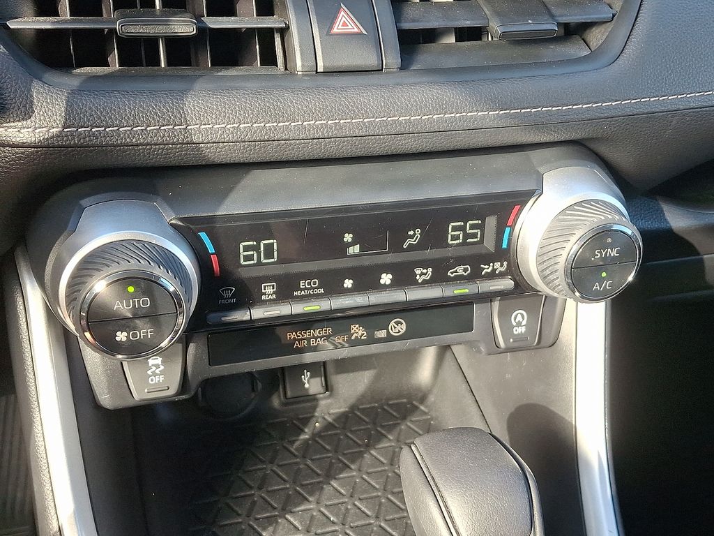 Thumbnail: 2020 Toyota RAV4 - 16