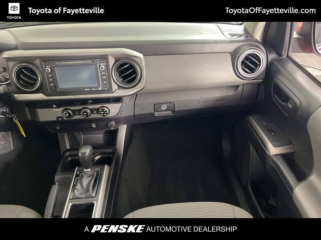 Thumbnail: 2016 Toyota Tacoma - 17