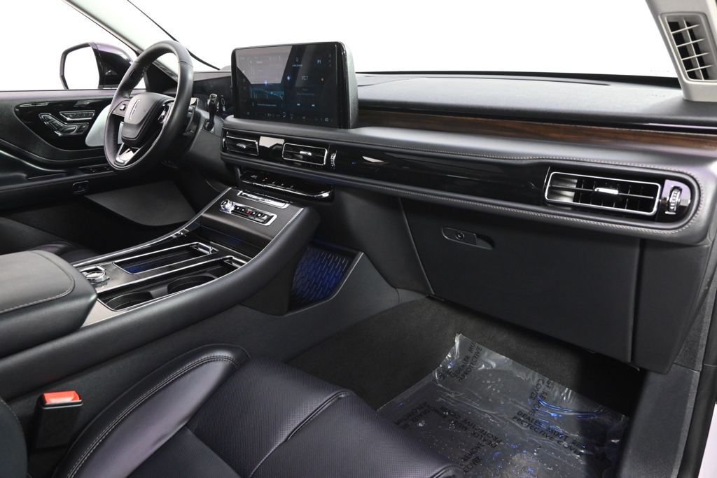 New 2026 White Lincoln Reserve image 15