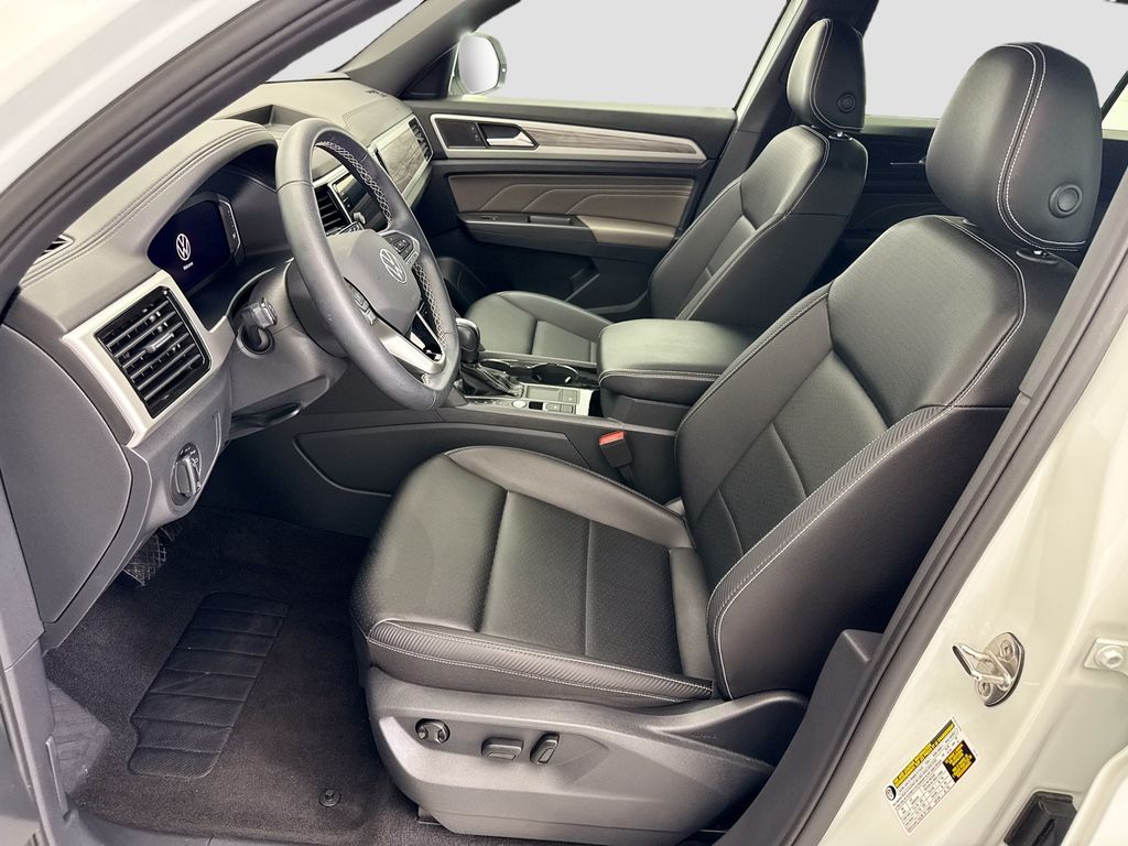 Thumbnail: 2023 Volkswagen Atlas - 17