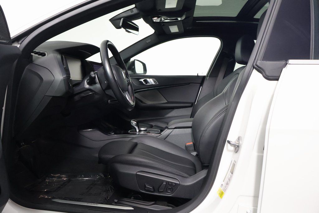 Thumbnail: 2023 BMW 2 Series - 10