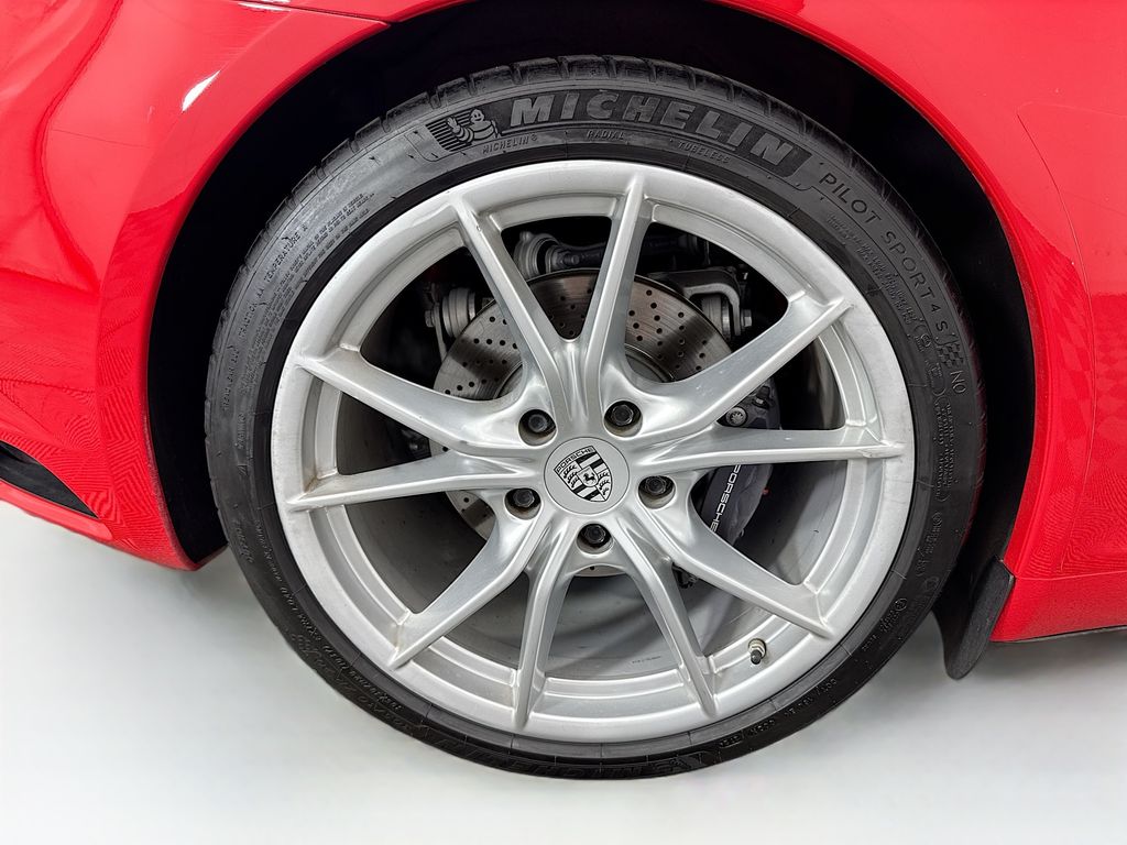 Thumbnail: 2019 Porsche 911 - 32