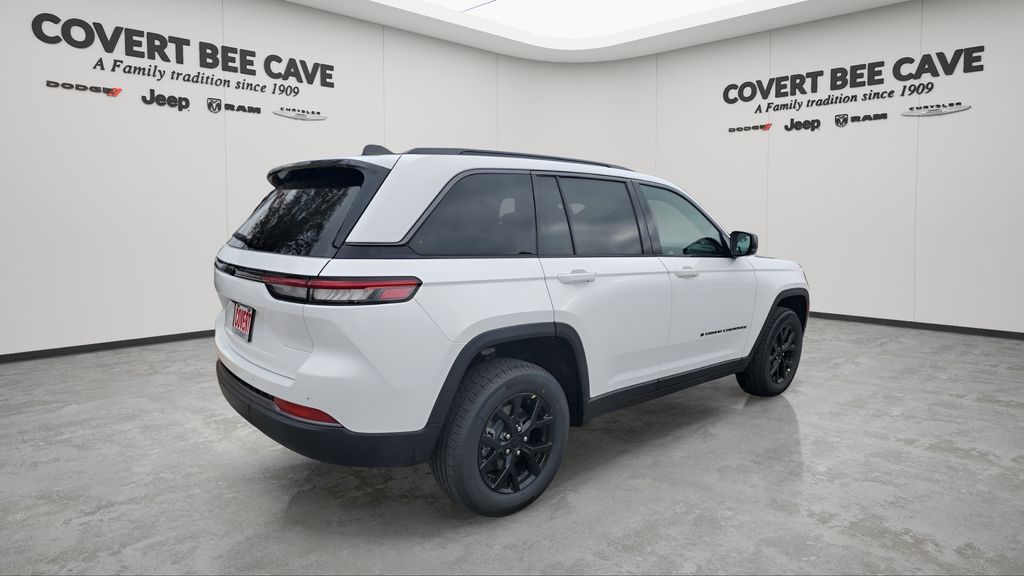 New 2026 White/off-white Jeep Laredo image 9