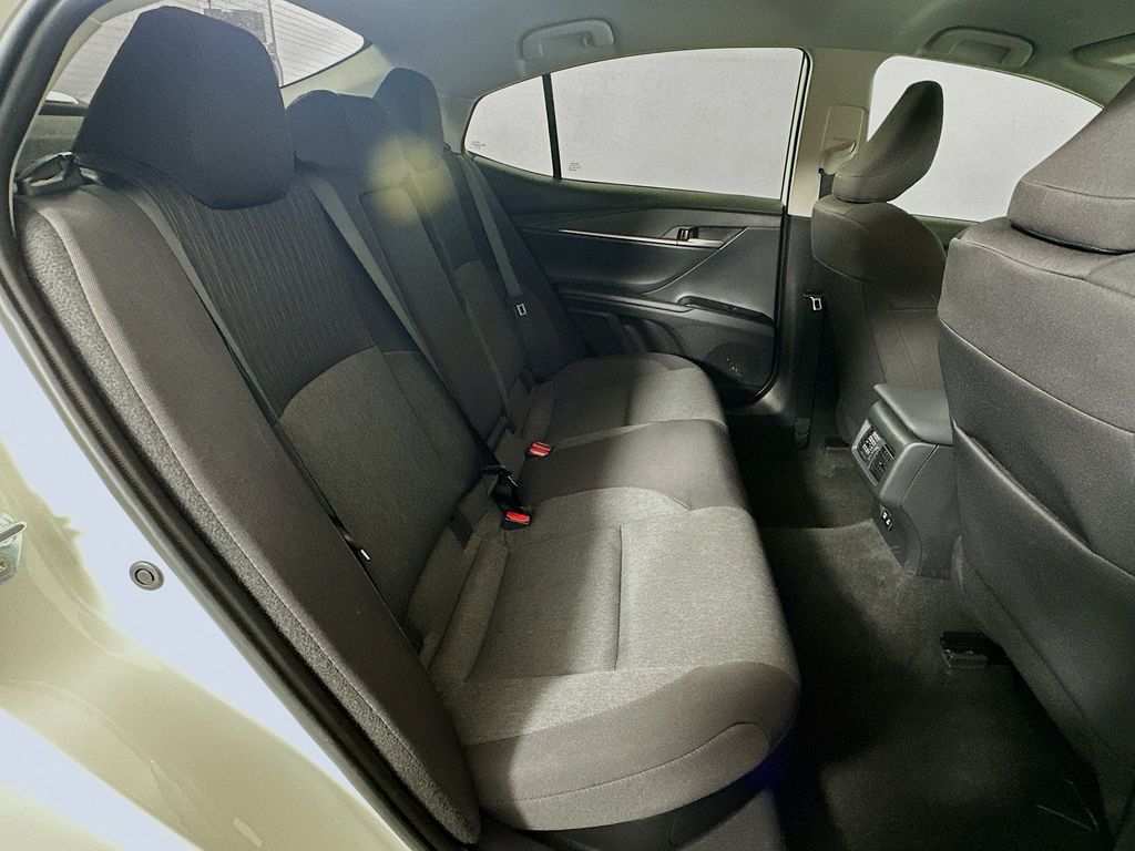 2025 Toyota Camry LE 27