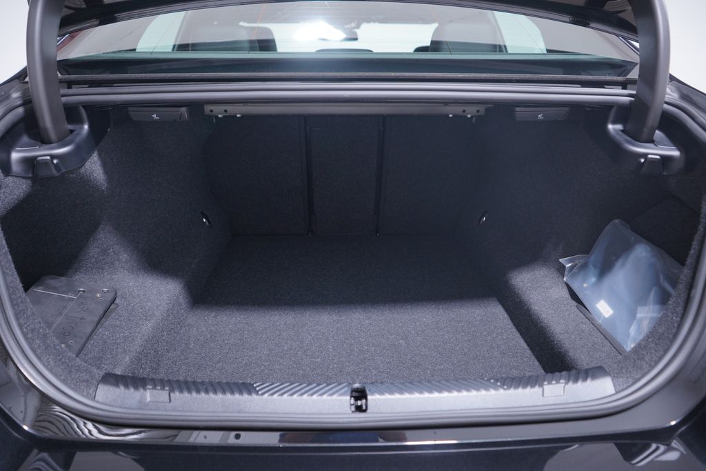 Thumbnail: 2025 BMW 5 Series - 23