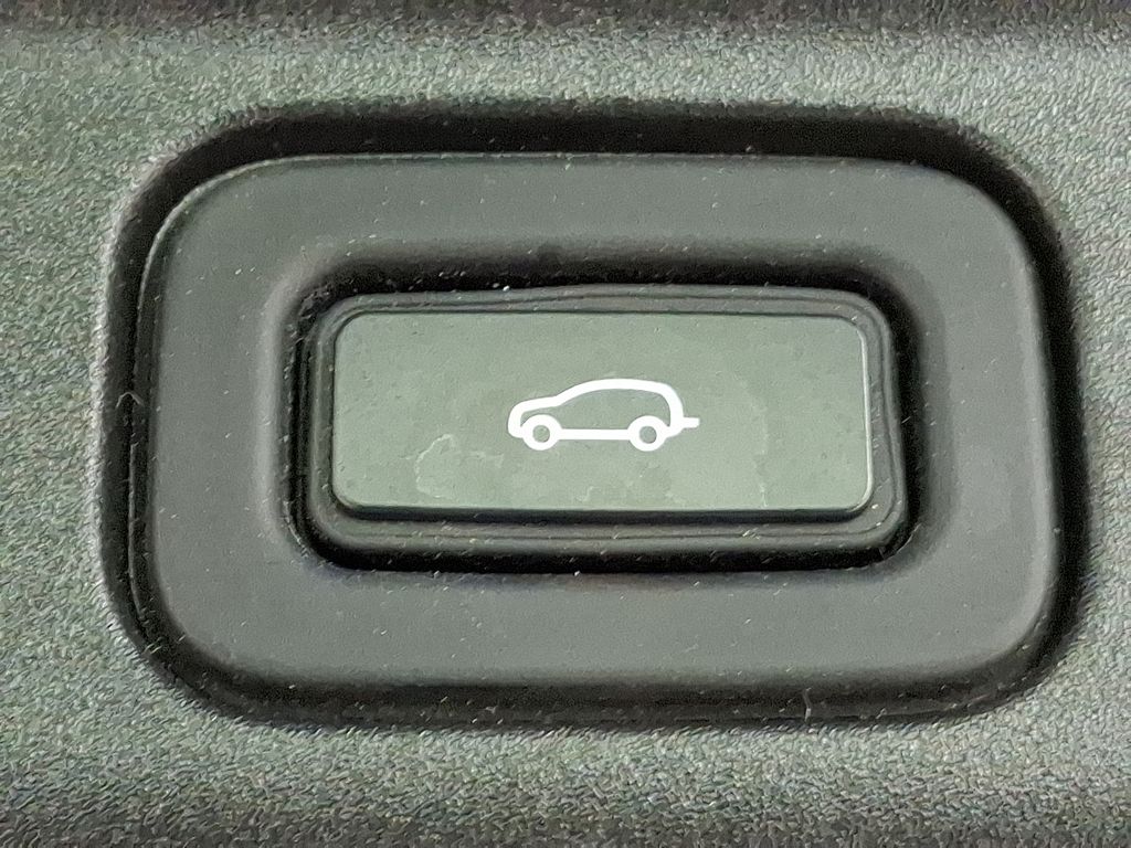 2023 Land Rover Range Rover SE 31
