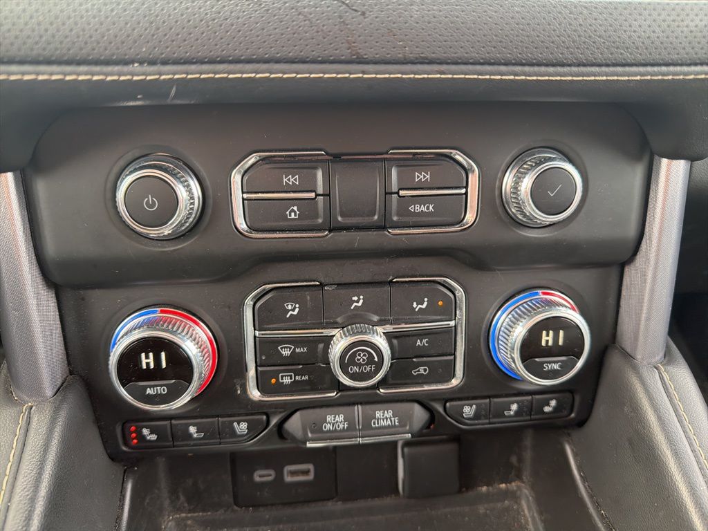 Used 2023 White GMC SLT image 10