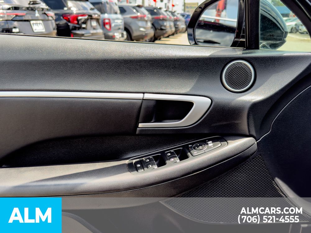 Used 2024 Black Hyundai SEL image 11