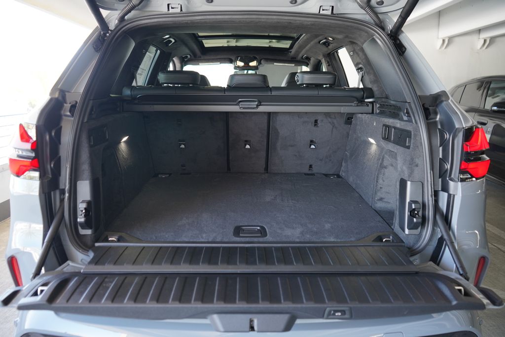 Thumbnail: 2026 BMW X5 - 21