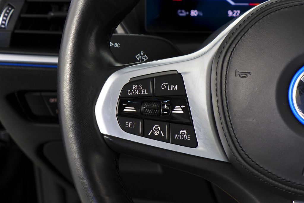 Thumbnail: 2022 BMW i4 - 30