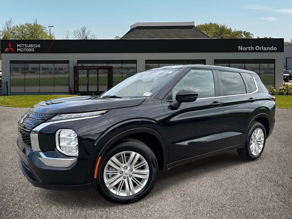 2023 Mitsubishi Outlander ES