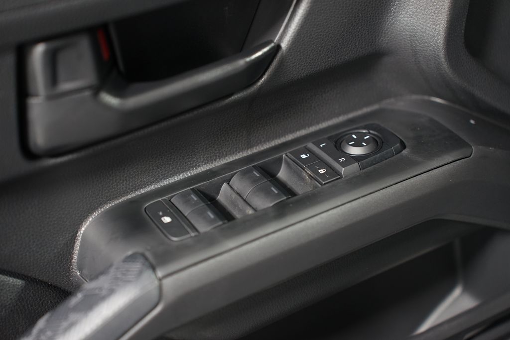 2025 Toyota Tacoma SR5 32